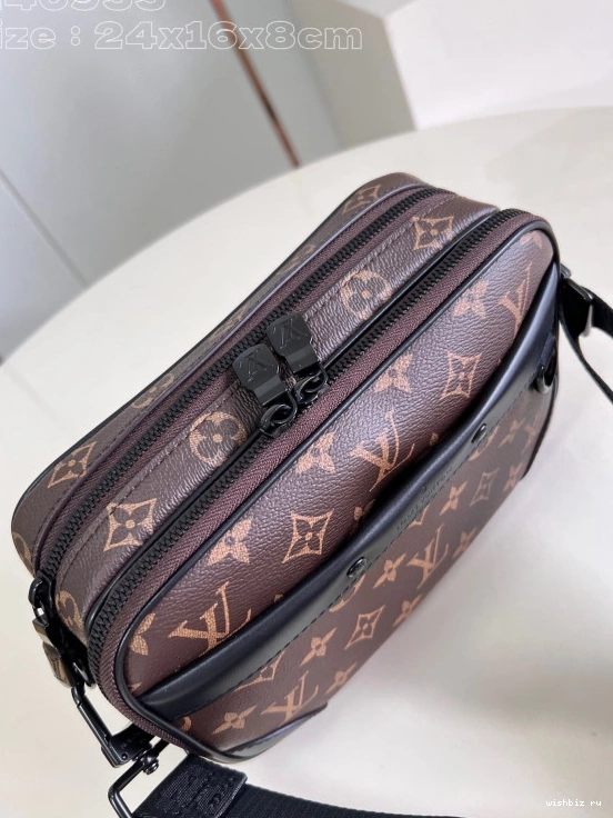 WIS cm Alpha-24*16*8 Nano LOUIS VUITTON 0130
